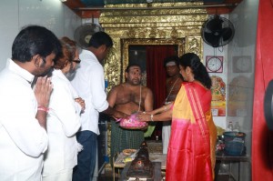 Vishal files nomination for RK Nagar by-poll elections