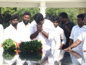 Vishal files nomination for RK Nagar by-poll elections