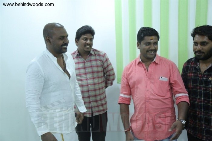 Kaaviyan (aka) Kaviyan