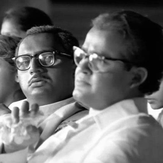 Iruvar is loosely based on Karunanidhi's relationship with MGR