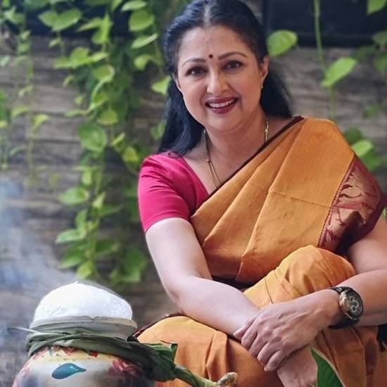 நடிகை கௌதமியின் பொங்கல் ‘கிளிக்’