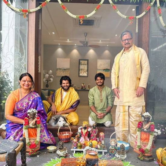 நடிகர் விஜய் தேவரகொண்டா இல்ல பொங்கல் விழா