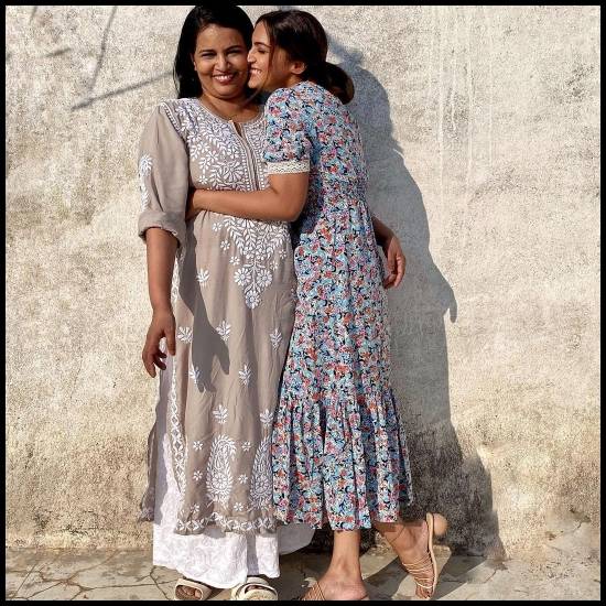 Reba Monica John With Her Mom