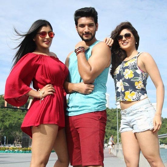 Iruttu Araiyil Murattu Kuththu