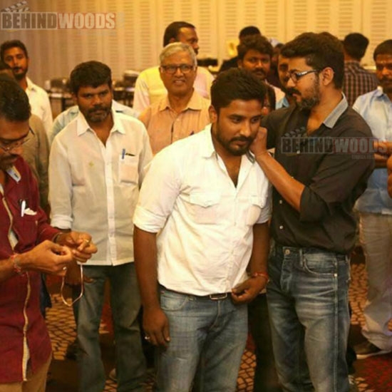 Ilayathalapathy Vijay's Special Gesture