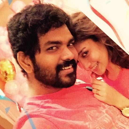 Pink la irukkara gethu-a think panna vechaa da!