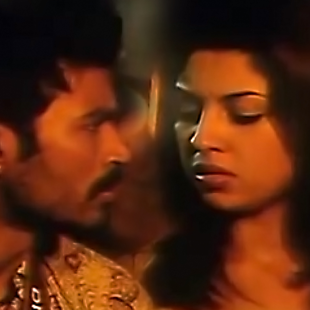 Dhanush walloped by Richa (Mayakkam Enna)