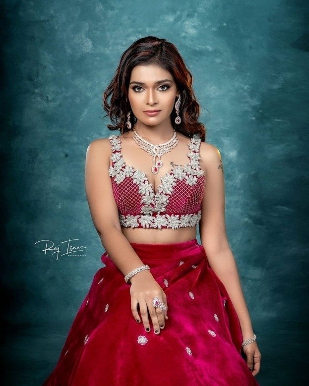 Dharsha Gupta (aka) Dharsha