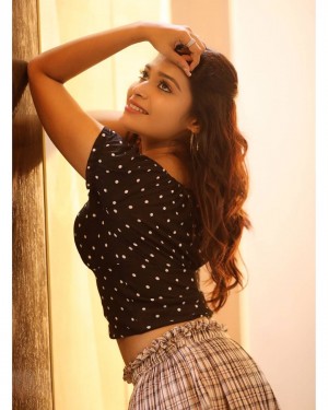 Dharsha Gupta (aka) Dharsha