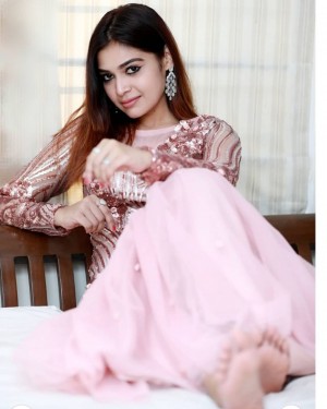 Dharsha Gupta (aka) Dharsha