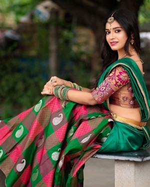 Dharsha Gupta (aka) Dharsha