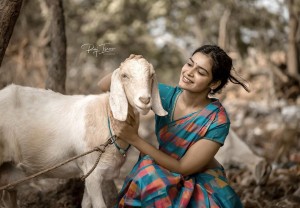 Dharsha Gupta (aka) Dharsha