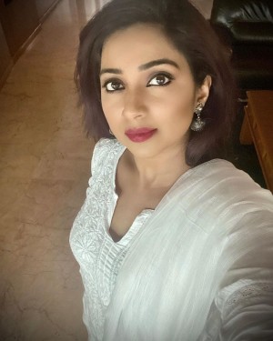Shreya Ghoshal (aka) ShreyaGhoshal