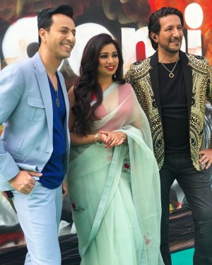 Shreya Ghoshal (aka) ShreyaGhoshal