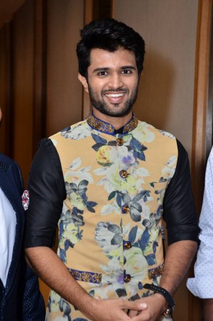Vijay Deverakonda (aka) VijayDeverakonda