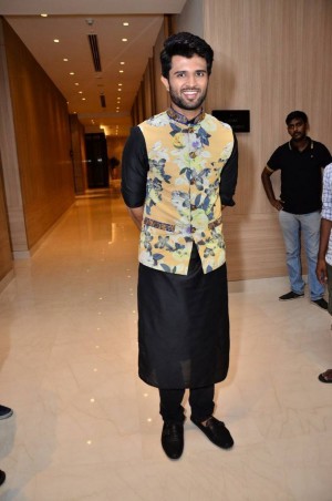 Vijay Deverakonda (aka) VijayDeverakonda