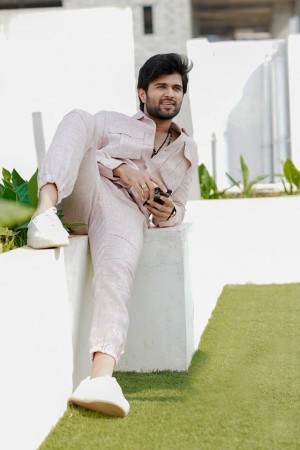 Vijay Deverakonda (aka) VijayDeverakonda