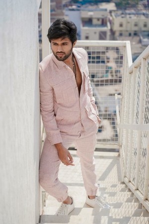 Vijay Deverakonda (aka) VijayDeverakonda