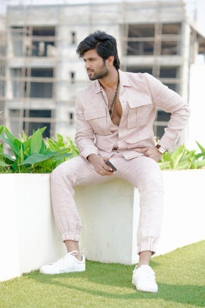 Vijay Deverakonda (aka) VijayDeverakonda