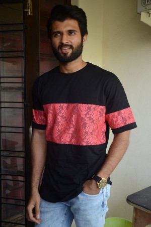 Vijay Deverakonda (aka) VijayDeverakonda