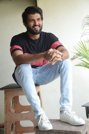 Vijay Deverakonda (aka) VijayDeverakonda
