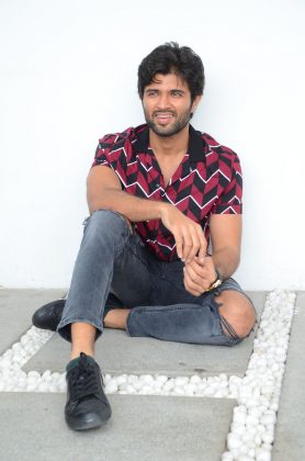 Vijay Deverakonda (aka) VijayDeverakonda