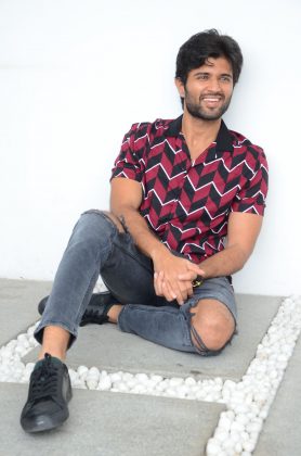 Vijay Deverakonda (aka) VijayDeverakonda