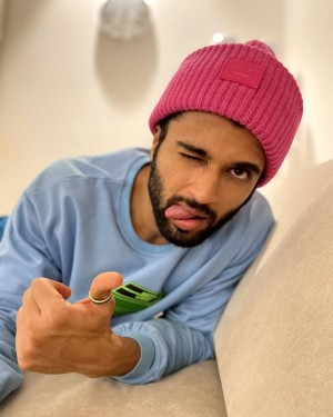 Vijay Deverakonda (aka) VijayDeverakonda