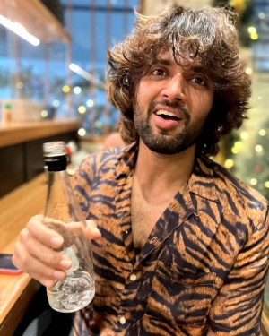 Vijay Deverakonda (aka) VijayDeverakonda
