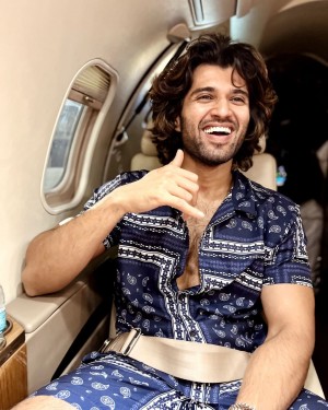 Vijay Deverakonda (aka) VijayDeverakonda
