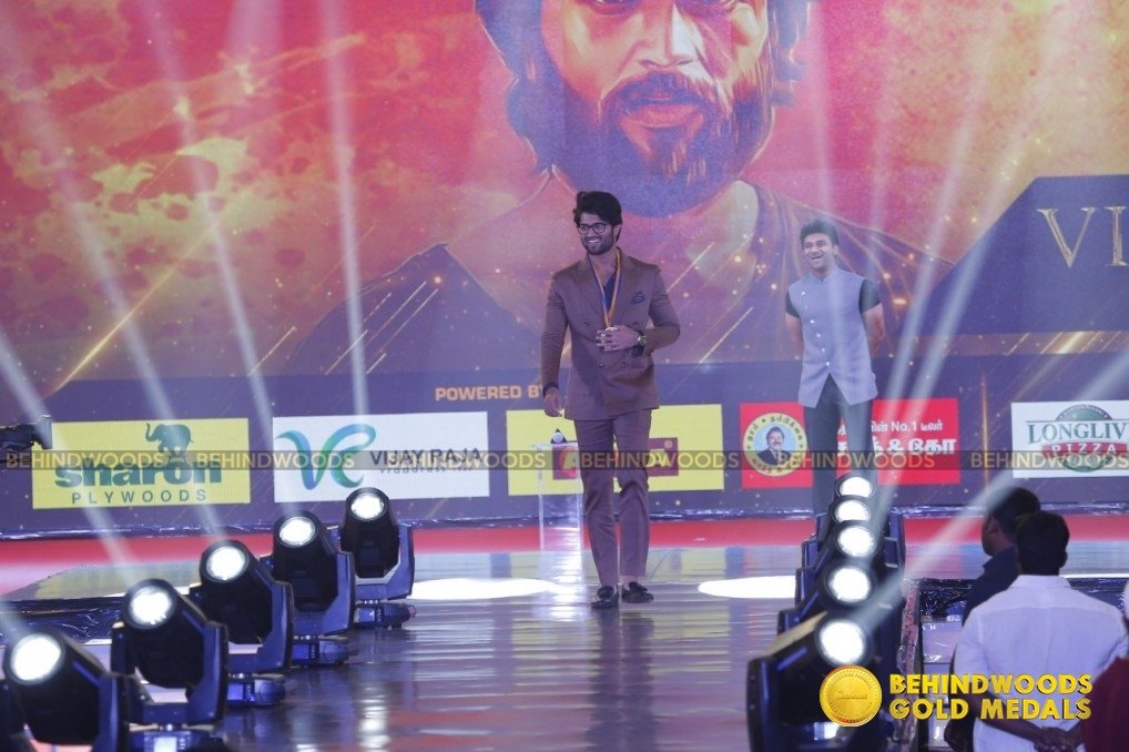 Vijay Deverakonda (aka) VijayDeverakonda