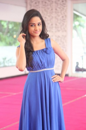 Divya Nandini (aka) DivyaNandini