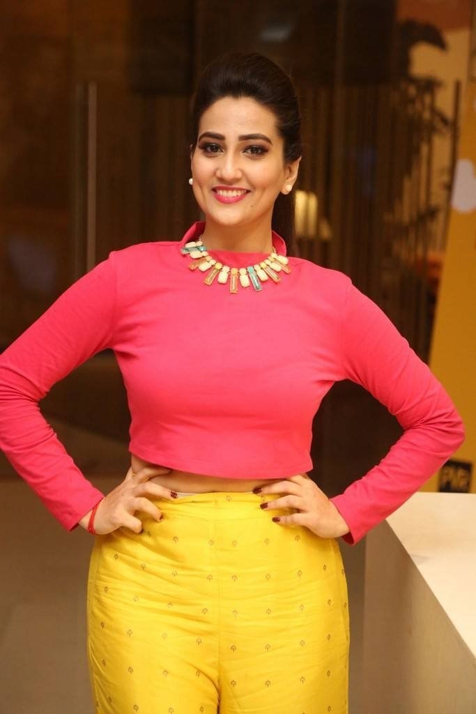 Manjusha (aka) Manjushaa