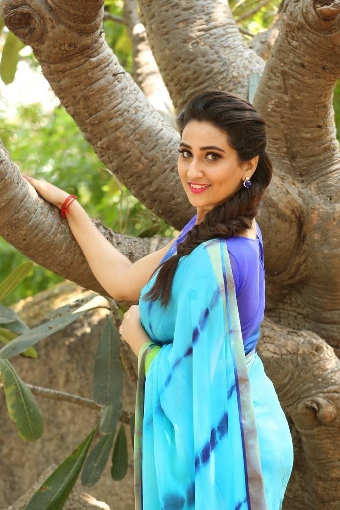 Manjusha (aka) Manjushaa