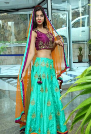 Naziya Khan (aka) NaziyaKhan