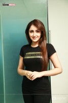 Sayyeshaa Saigal (aka) Sayyeshaa