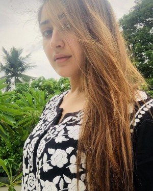 Sayyeshaa Saigal (aka) Sayyeshaa