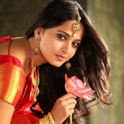 Anushka's caravan used for Bhagmathi seized by Police