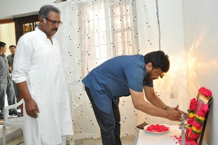 Chiranjeevi Pays Tribute to Banerjee's Father