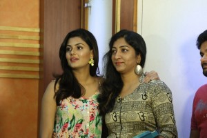 Fashion Designer Thanks Meet