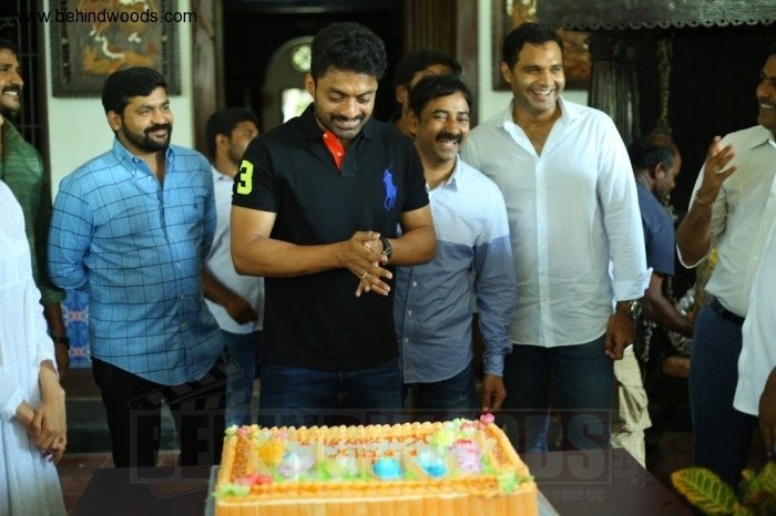 Mla (aka) Manchi Lakshanalunna Abbai