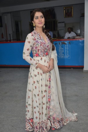 Varun Tej- Raashi Khanna Next (aka) Varun Tej- Raashi Khanna