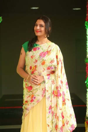 Geetha Madhuri (aka) GeethaMadhuri