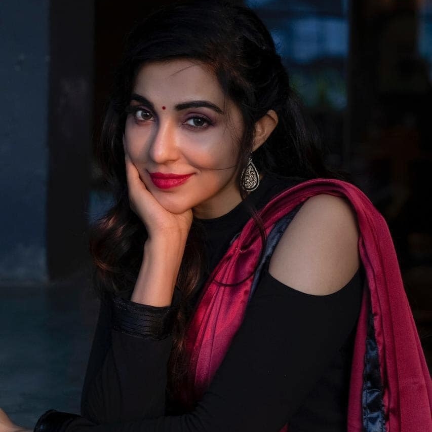 Popular young heroine shares a viral picture clicked by Thala Ajith ft Parvati Nair