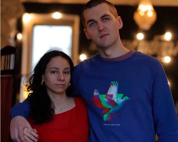 Rap Singer dies at residence - wife chops and cleans remains