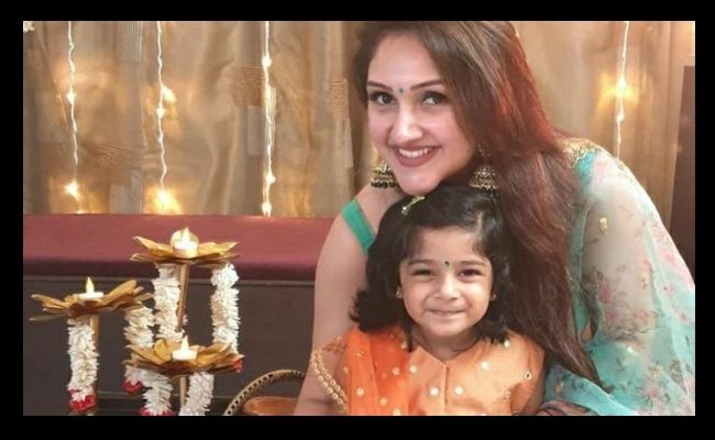 Pictures of actress Sridevi Vijayakumar with daughter go viral