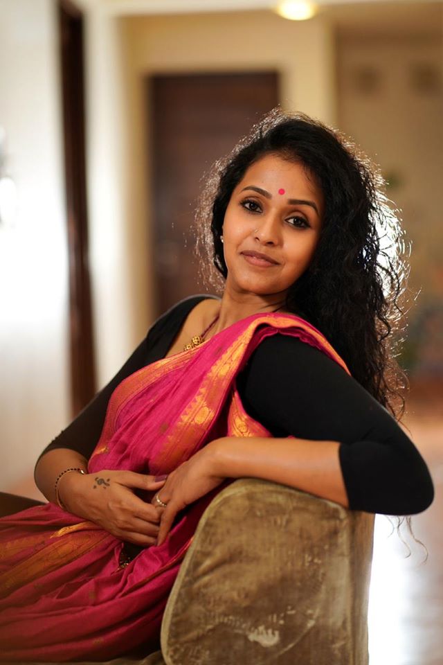 Famous singer and actress tests positive for Covid 19 along with her husband ft Smita