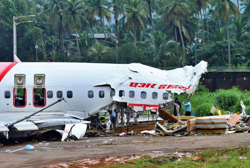 Actress pays condolence to brave pilot who saved people life in Kerala flight crash | கேரளா விமான விபத்தில் விமானிக்கு இரங்கல் தெரிவித்த பிரபல நடிக