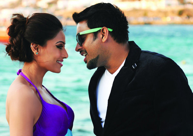 Bipasha Basu talks about kissing Madhavan in Jodi Breakers