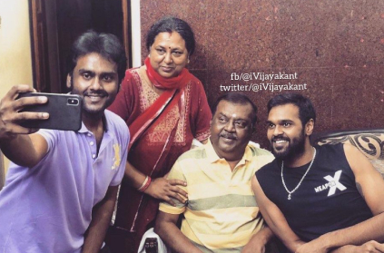 DMDK leader Vijayakanth's birthday Family Selfie photo Viral